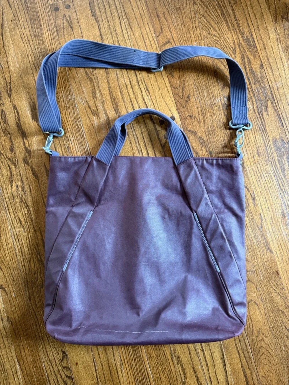 Built Quilted minimalist computer Tote Bag in Deep burgundy messenger crossbody